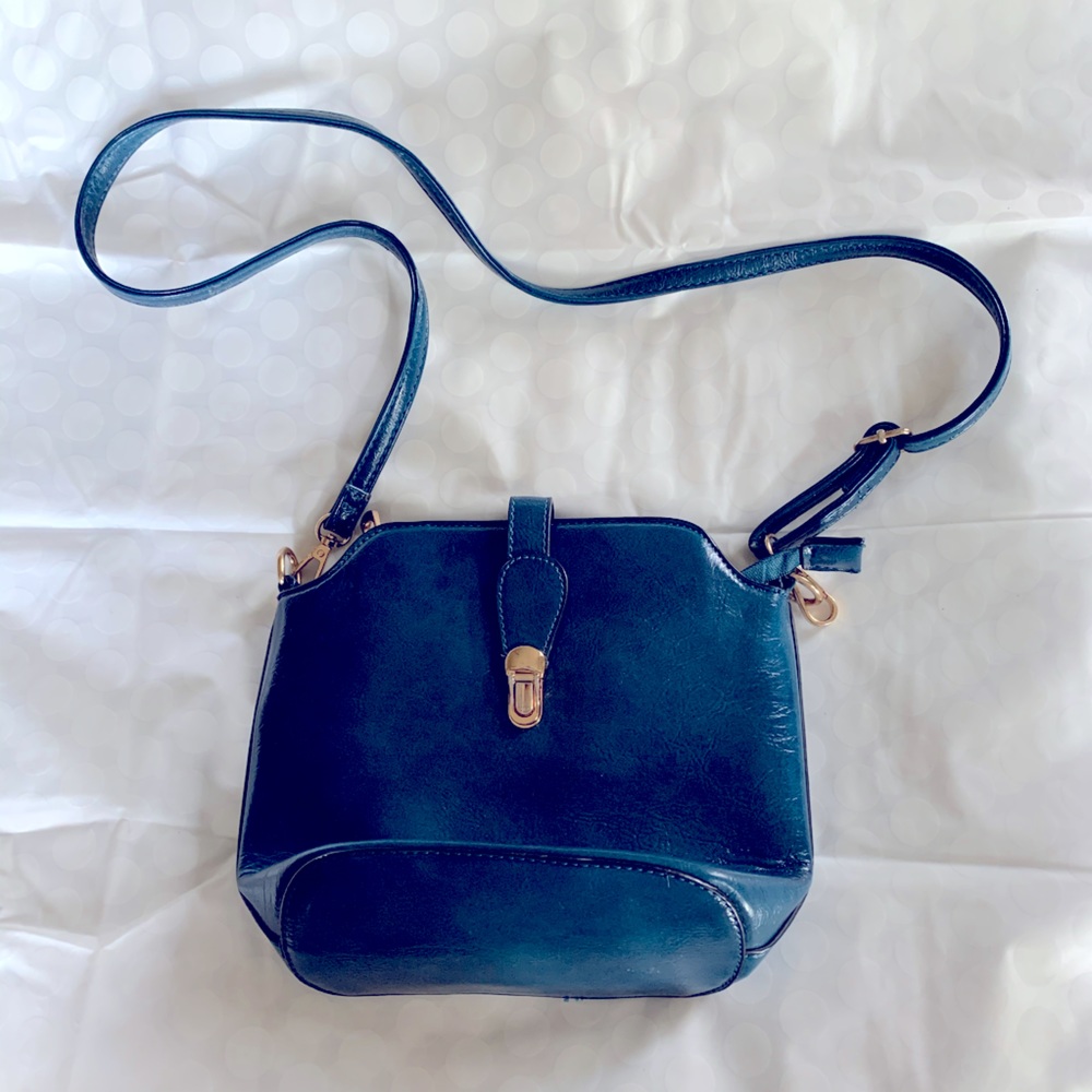 Vintage blue leather handbag